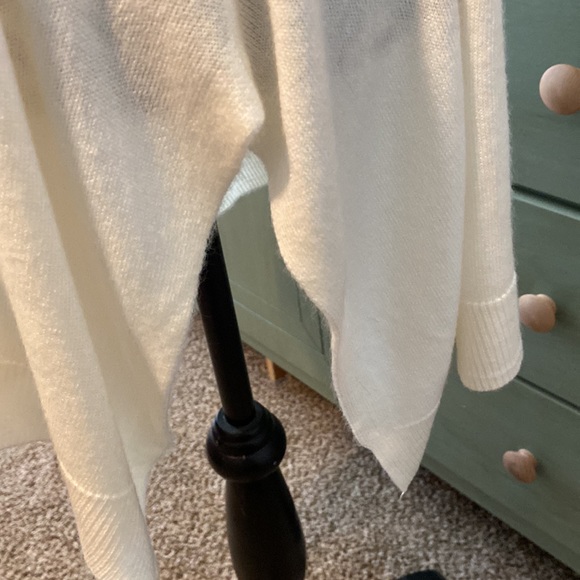 DG2 by Diane Gilman Asymmetrical Top Pullover Sweater Ivory S NWT - Picture 4 of 9